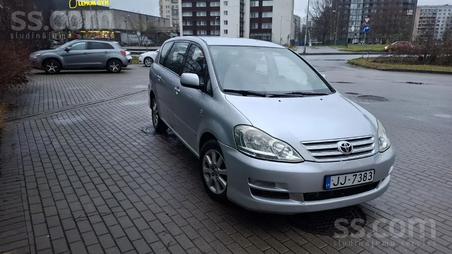 Toyota Avensis Verso