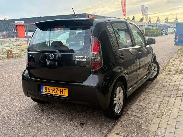 Daihatsu Sirion 2005 photo 2