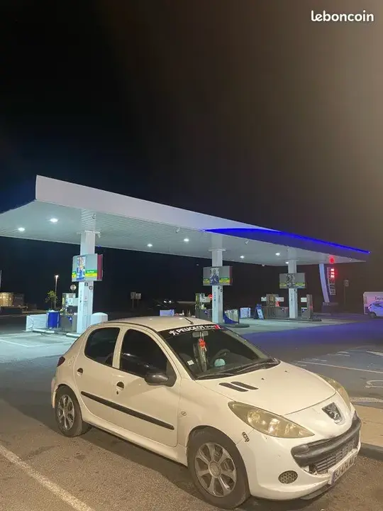 Peugeot 206 2011 photo 2