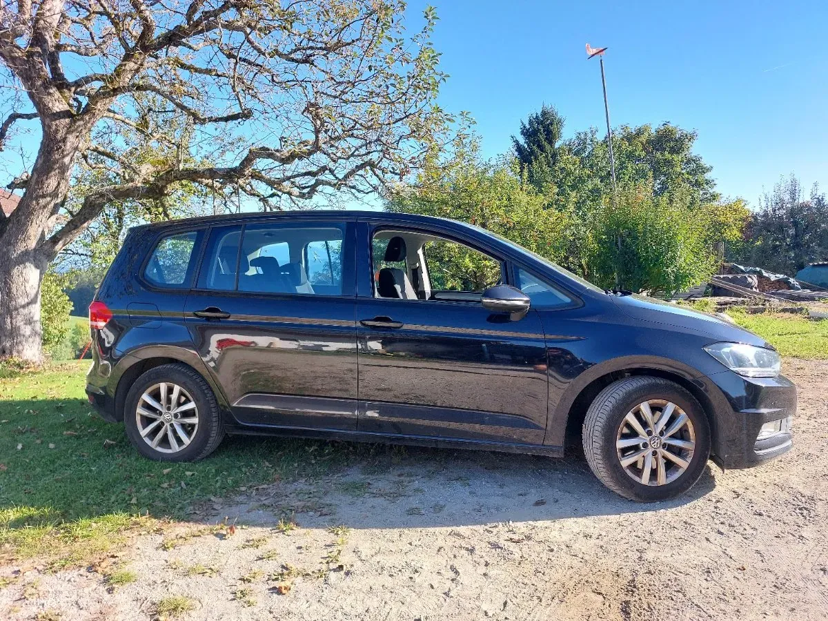Volkswagen Touran 2016 photo 2