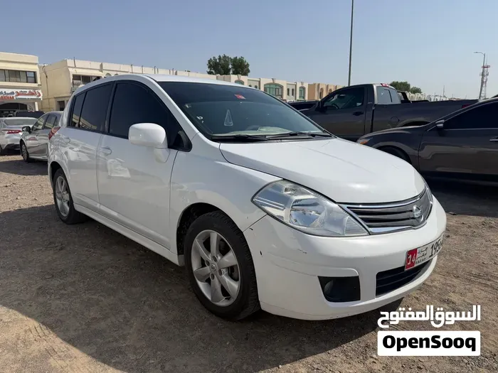 Nissan Tiida 2011 photo 3