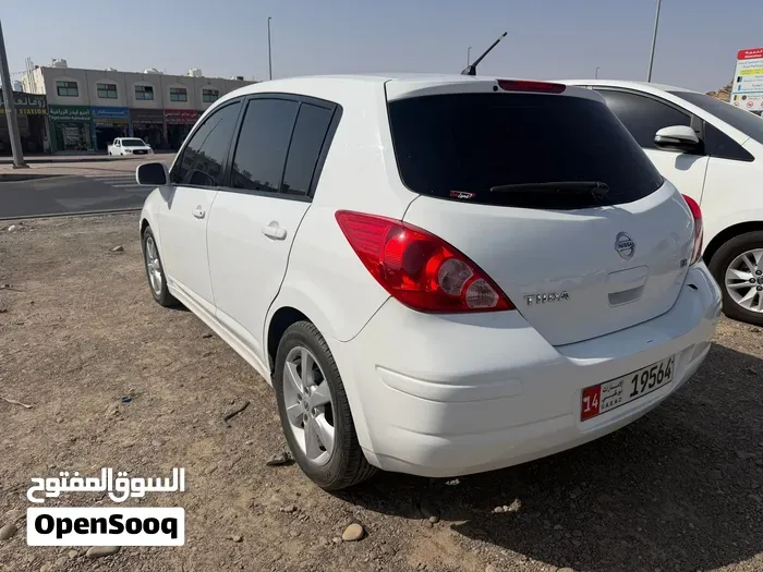 Nissan Tiida 2011 photo 4