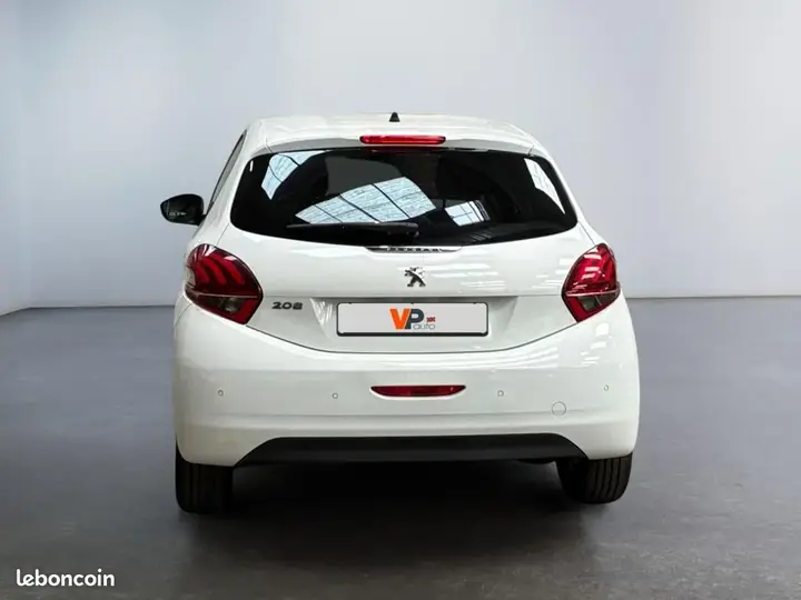 Peugeot 208 2017 photo 3
