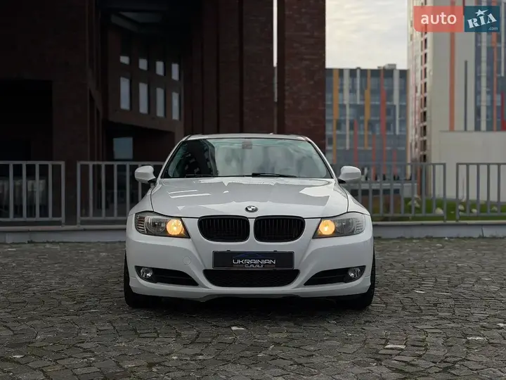 BMW 3 Series 2011 photo 4