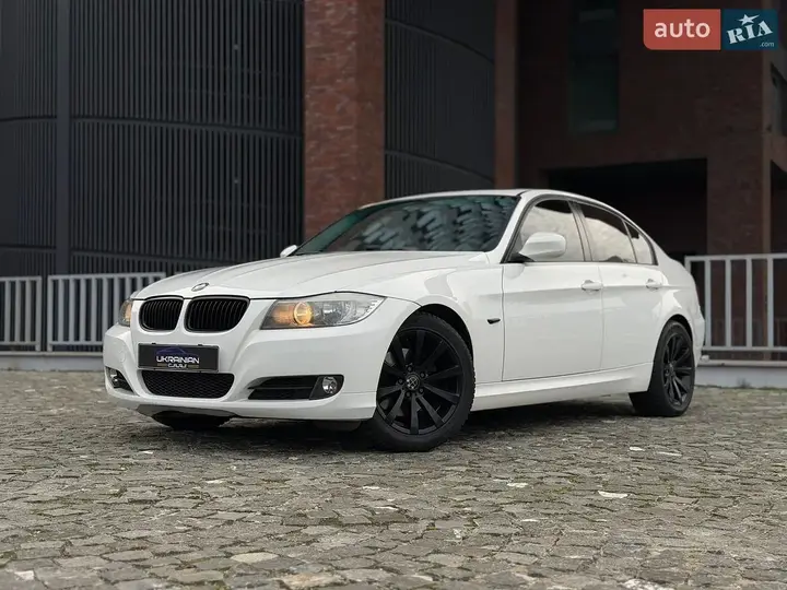BMW 3 Series 2011 photo 2