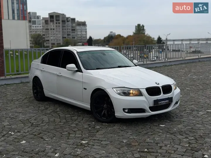 BMW 3 Series 2011 photo 5