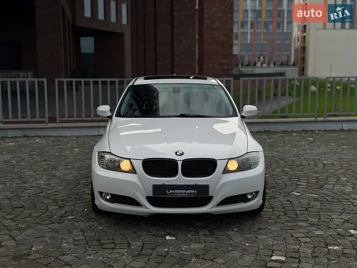 BMW 3 Series 2011 photo 3