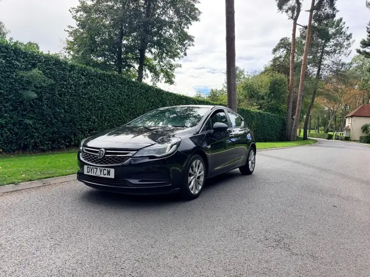 Vauxhall Astra 2017 photo 2