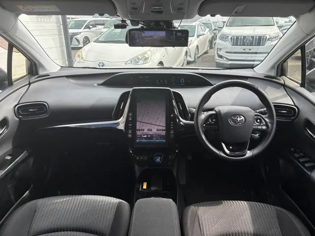 Toyota Prius 2019 photo 2