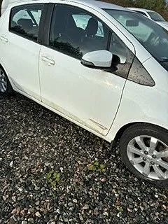 Toyota Yaris 2013 photo 3