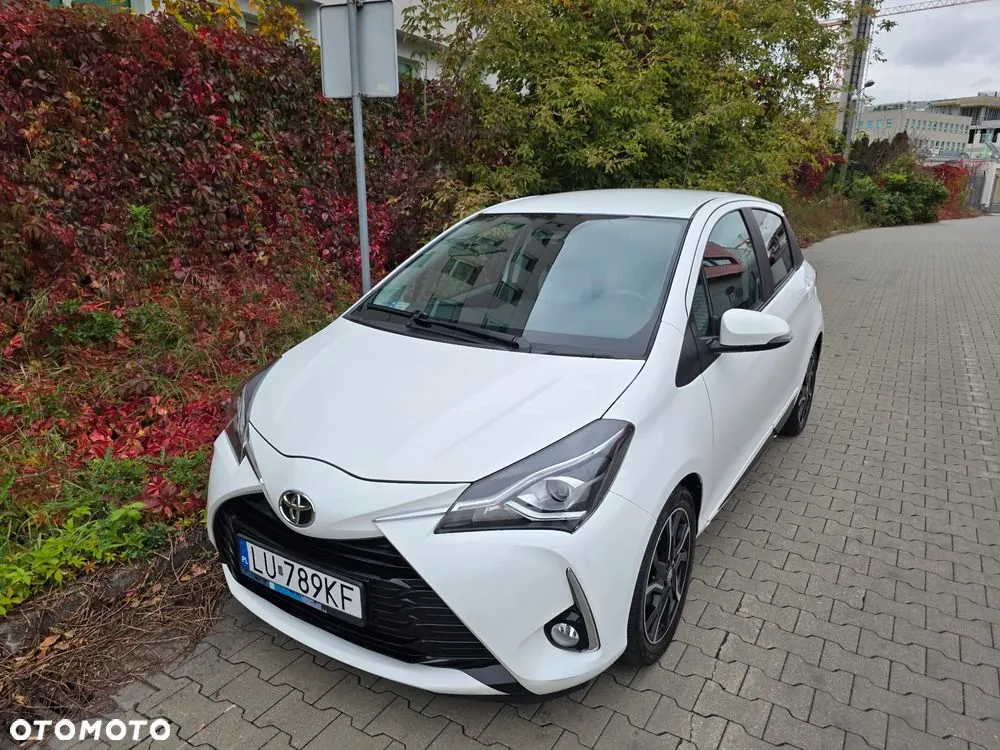 Toyota Yaris 2017 photo 2