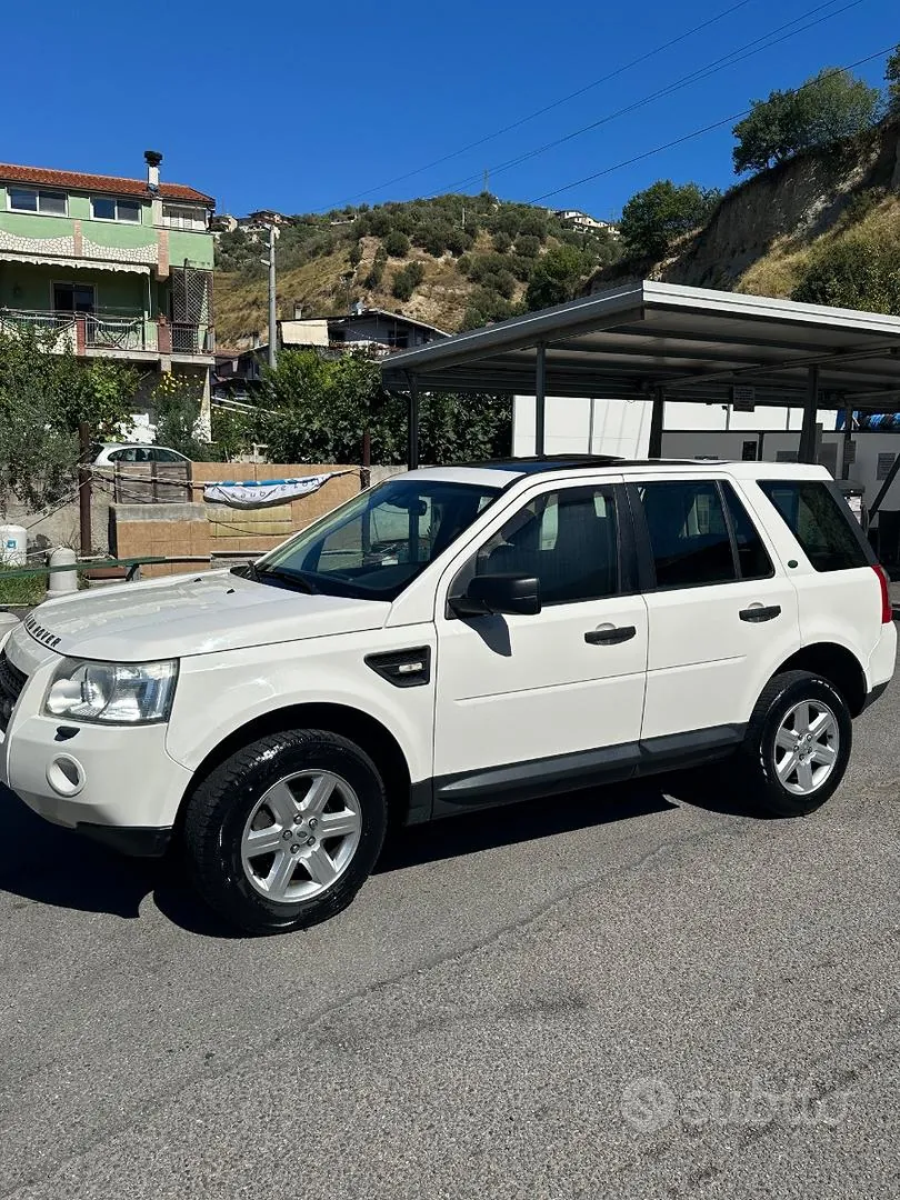Land Rover Freelander 2009 photo 2