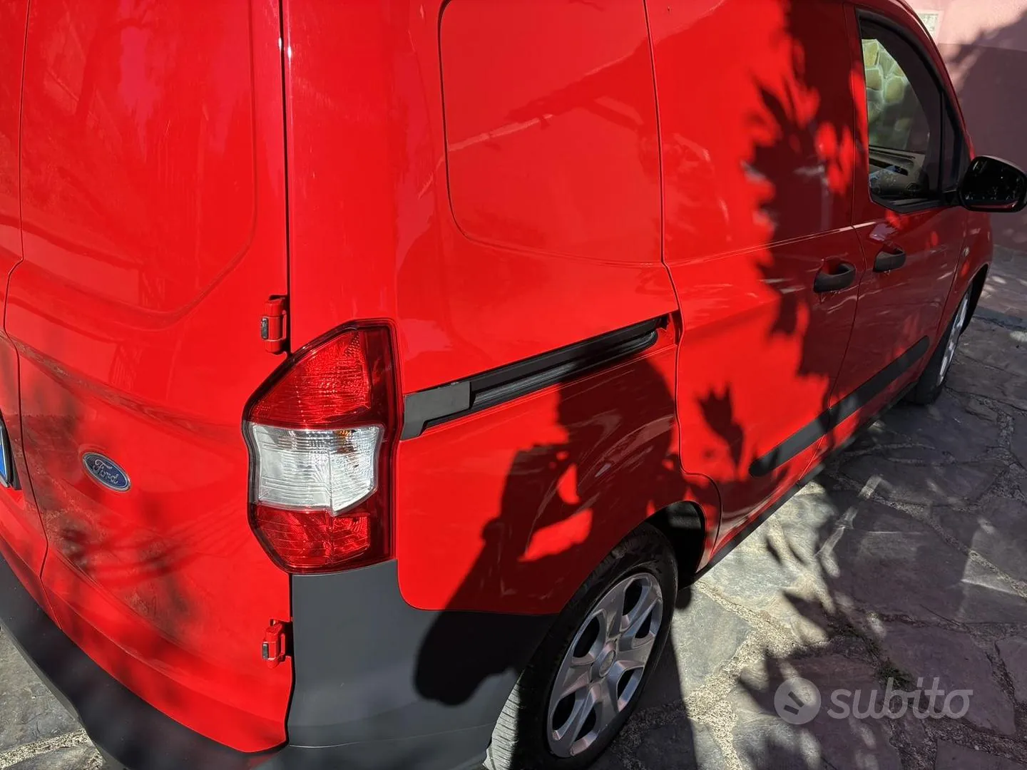 Ford Transit Courier 2023 photo 3
