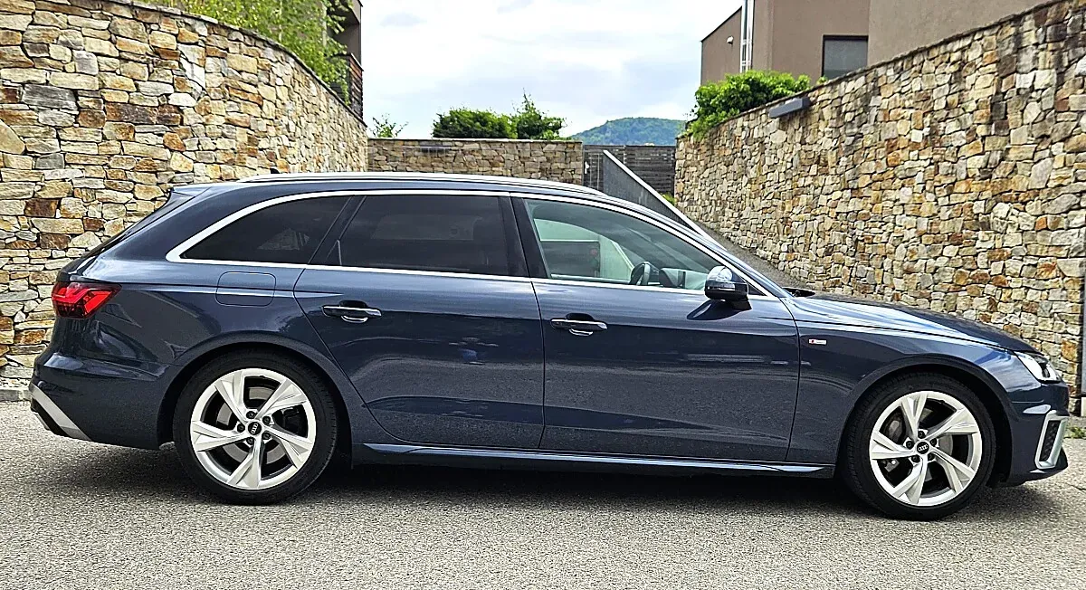 Audi A4 2021 photo 2