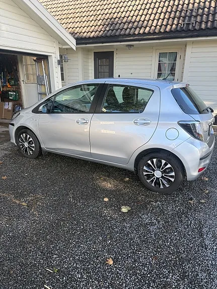 Toyota Yaris 2013 photo 3