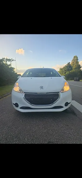 Peugeot 208 2015 photo 3