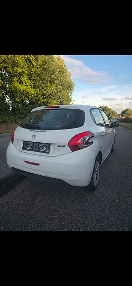 Peugeot 208 2015 photo 4