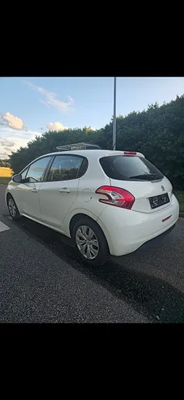 Peugeot 208 2015 photo 5