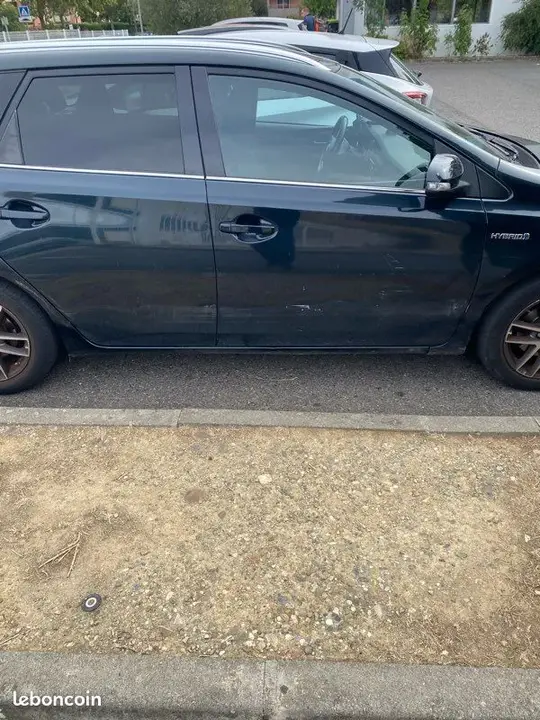 Toyota Auris 2015 photo 3