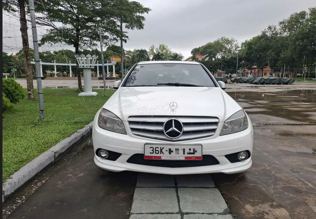 Mercedes-Benz C-Class 2011 photo 3