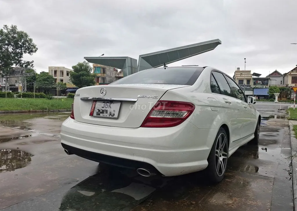Mercedes-Benz C-Class 2011 photo 2
