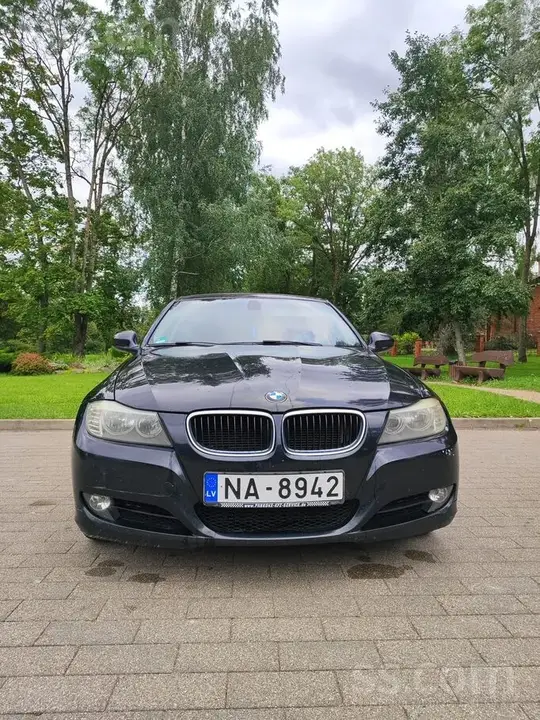 BMW 318 2010 photo 4