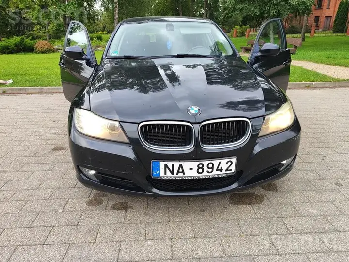 BMW 318 2010 photo 3
