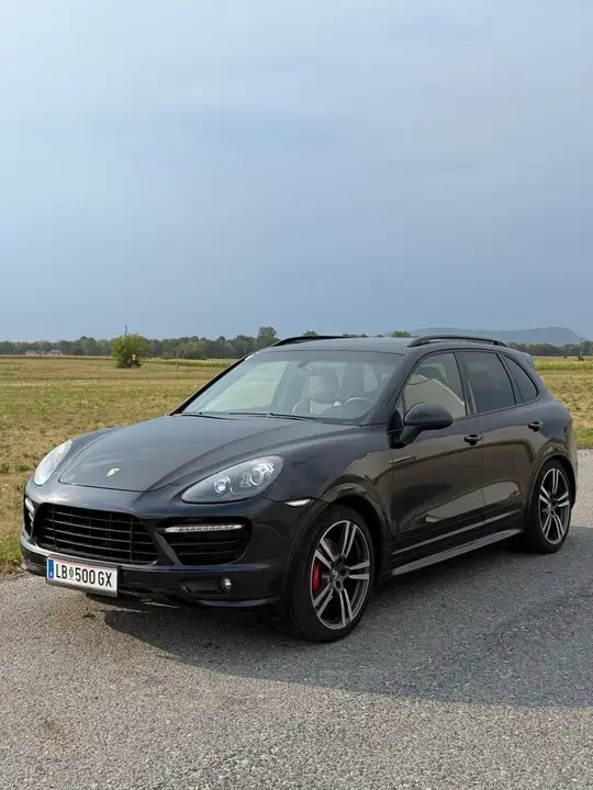 Porsche Cayenne 2013 photo 2
