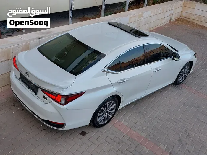 Lexus Es 300 2023 photo 4