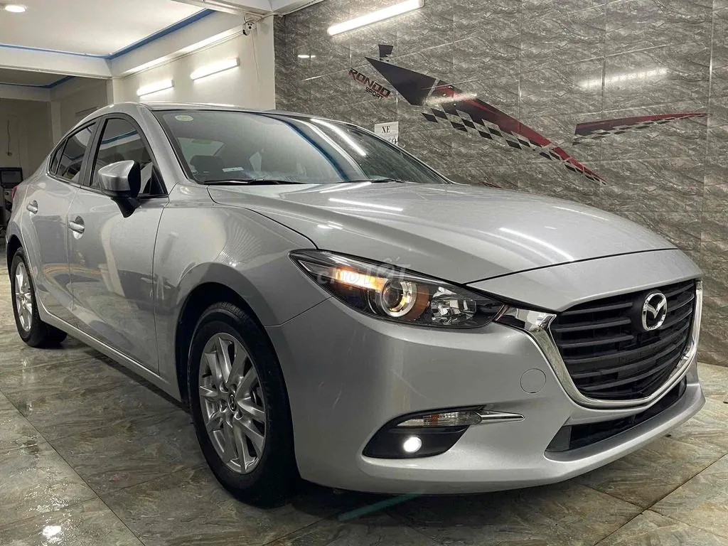 Mazda 3 2018 photo 2