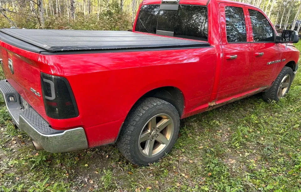 Dodge Ram 1500 2011 photo 2