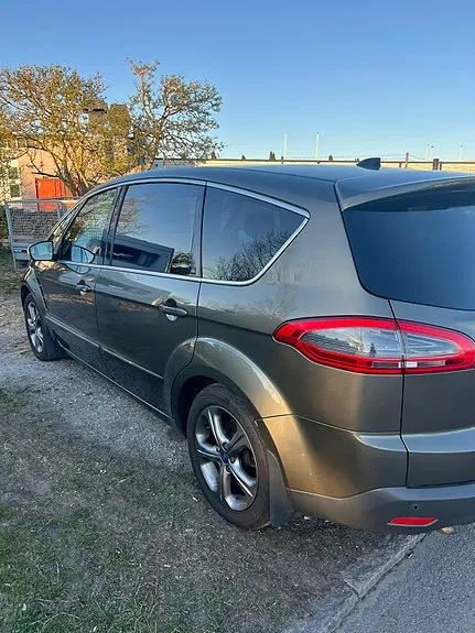 Ford S-Max 2012 photo 2