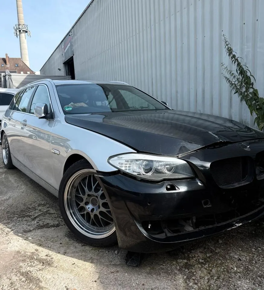 BMW 528I
