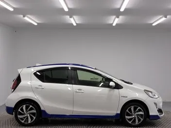 Toyota Aqua 2015 photo 3