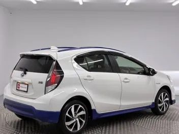 Toyota Aqua 2015 photo 4