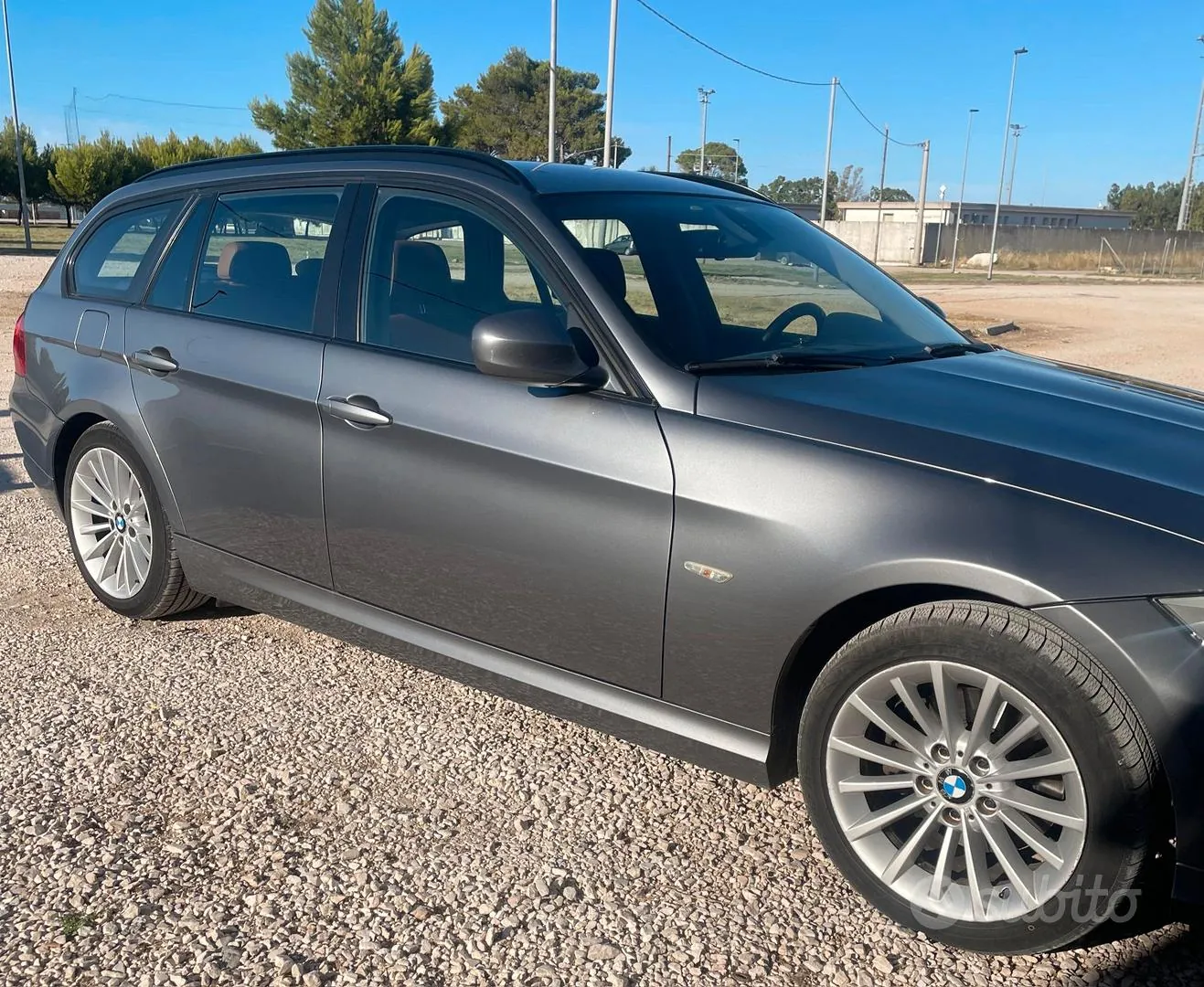 BMW 320D 2011 photo 2