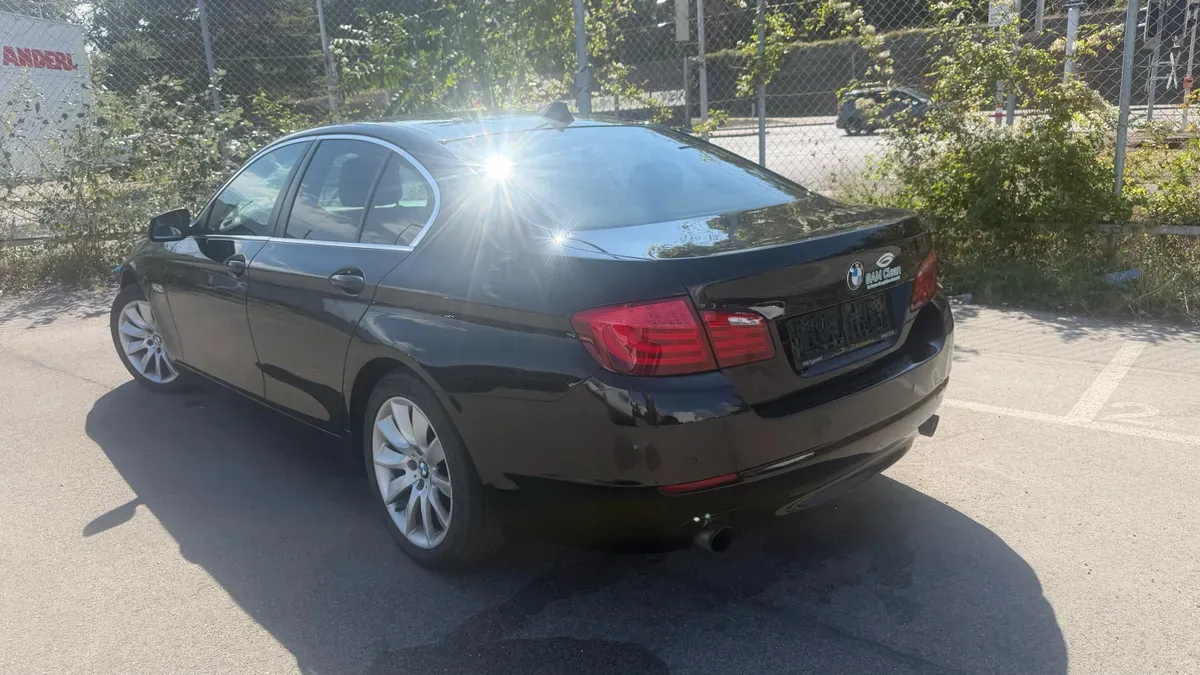 BMW 5 Series 2012 photo 2