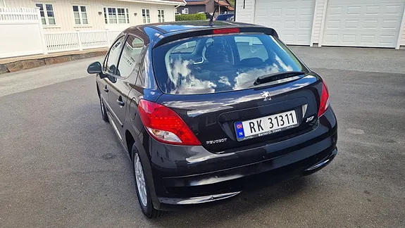 Peugeot 207 2011 photo 5