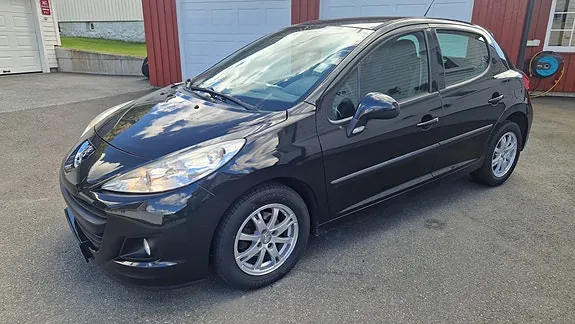Peugeot 207 2011 photo 3
