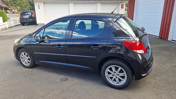 Peugeot 207 2011 photo 4