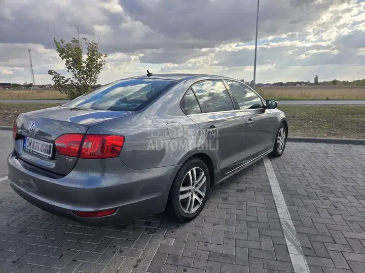 Volkswagen Jetta 2012 photo 3