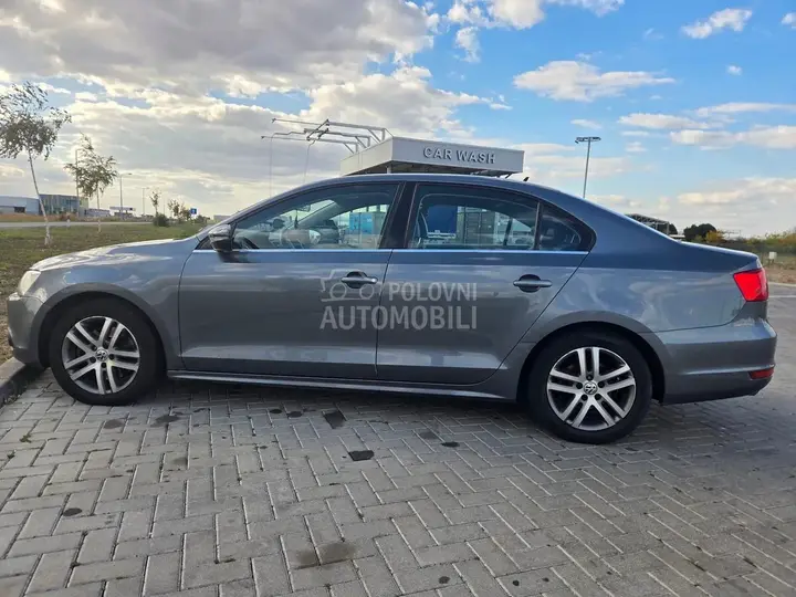 Volkswagen Jetta 2012 photo 2