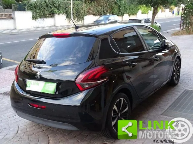 Peugeot 208 2019 photo 4