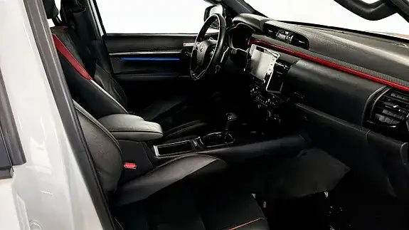 Toyota Hilux 2023 photo 3