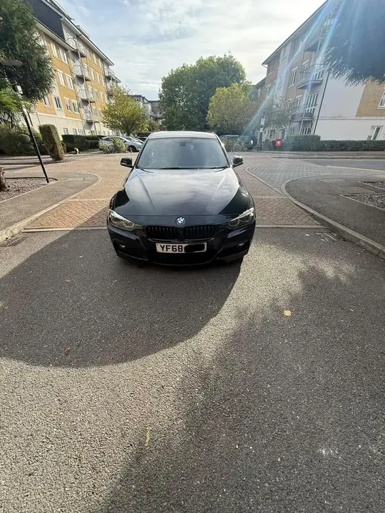 BMW 3 Series 2018 photo 2