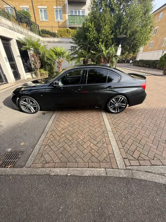 BMW 3 Series 2018 photo 5