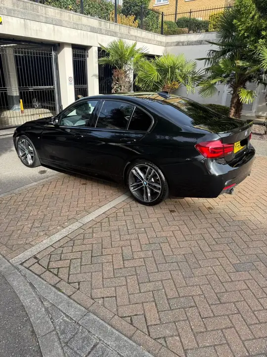 BMW 3 Series 2018 photo 4