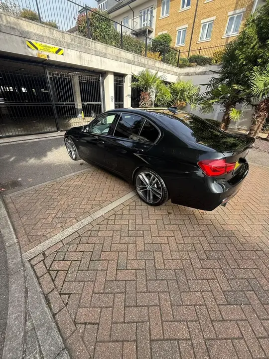BMW 3 Series 2018 photo 3