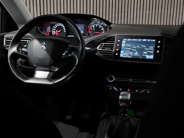 Peugeot 308 2013 photo 2