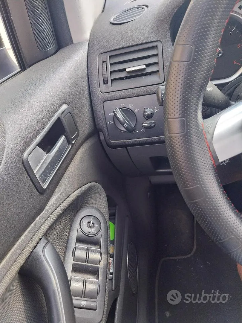 Ford Kuga 2010 photo 3